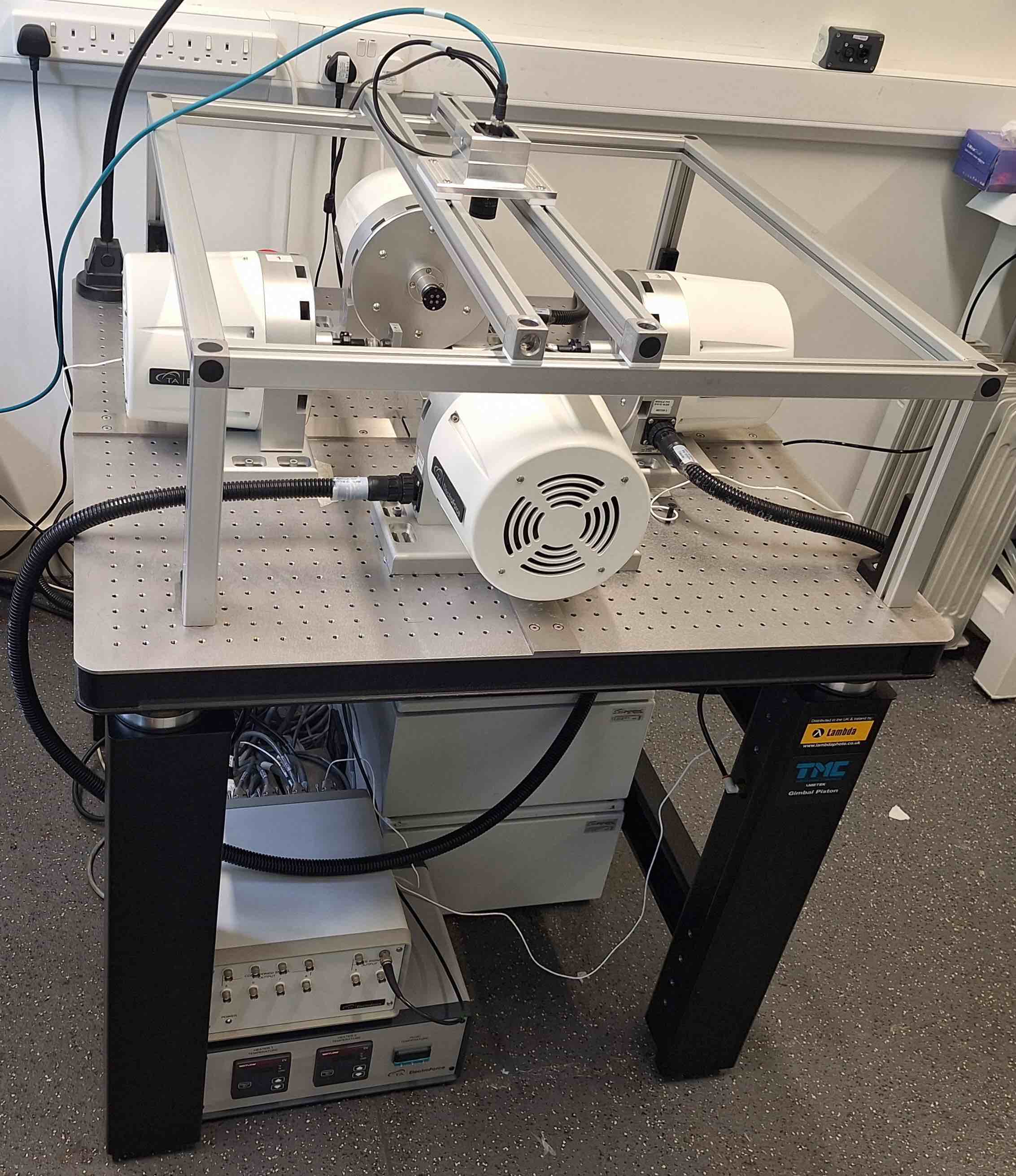New vibration isolation table installed in the lab
